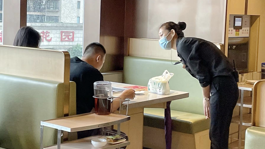 上海40家海底捞6月29日恢复堂食,门店首日预订量和客单价较平日提升20%
