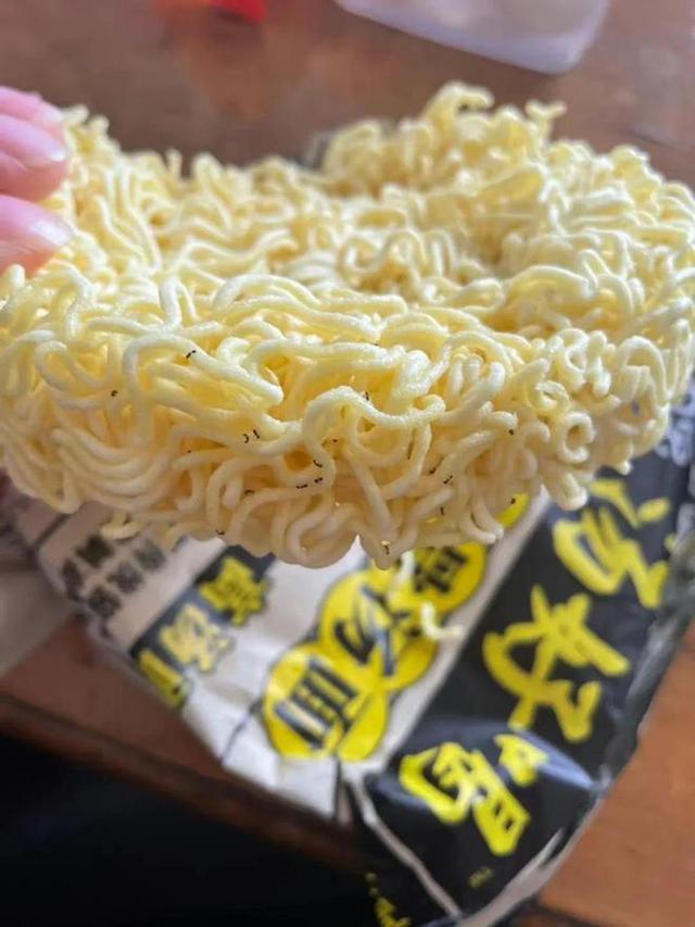 密密麻麻全是蚂蚁,“国货之光”翻车了?