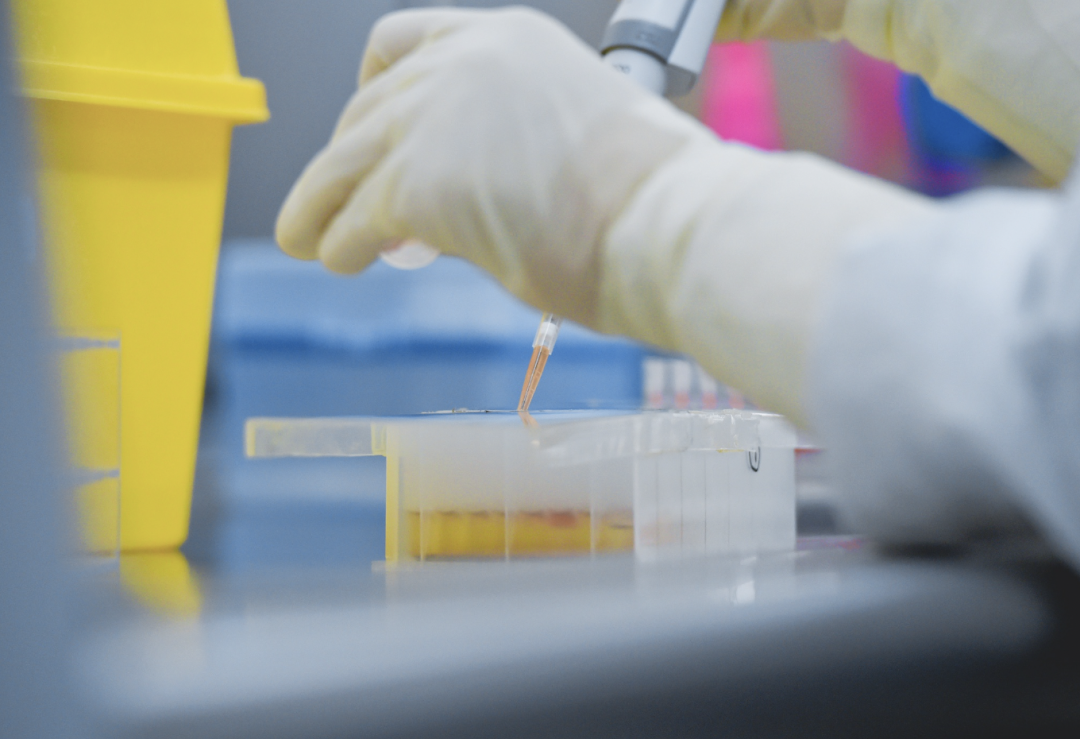 求人不如求己，金域医学的选择题