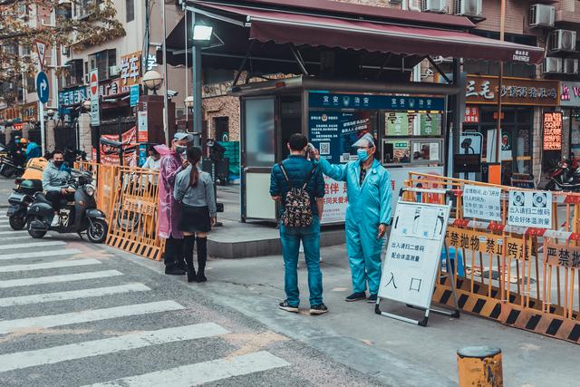 与疫情共存的社会,接下来还将发生什么?普通人如何应对?