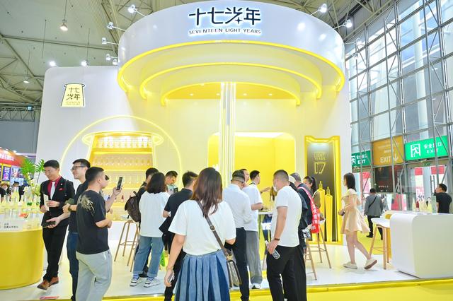 神仙打架的糖酒会,低度酒“十七光年”何以再出圈?