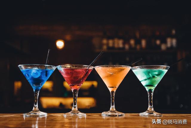 高度酒向下,低度酒向上
