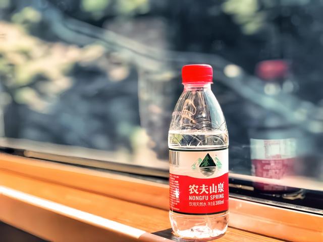万万没想到!潘展乐、全红婵,统统被农夫山泉拿下,赢麻了
