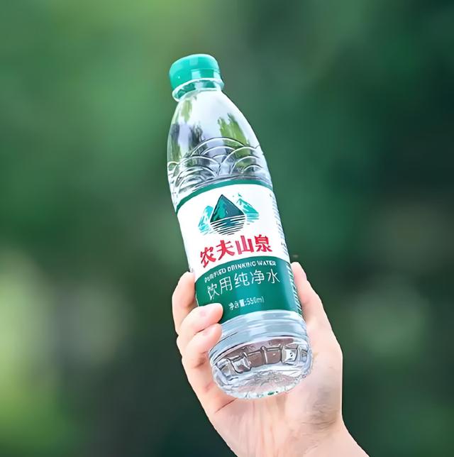 暴跌2000亿!农夫山泉,彻底服输了?