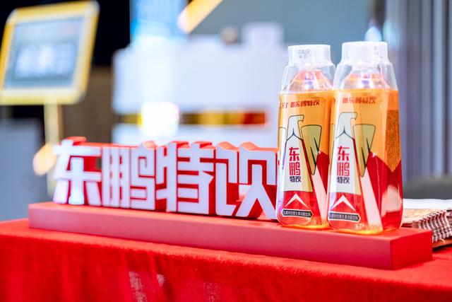 东鹏饮料,爆了,大赚17亿!