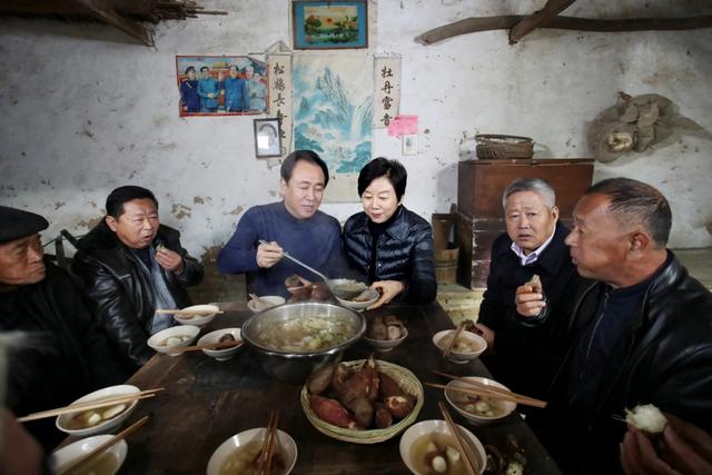 许家印500亿资产转移大失败?前妻丁玉梅被全球追债有多惨?