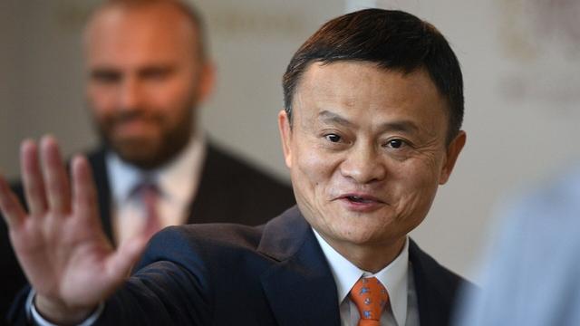 马云现身纽约街头?阿里两大业务陷增长困局,马老师何时能回归?