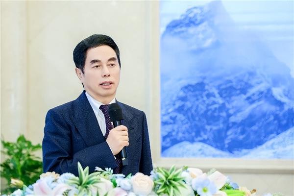 波司登携手“水哥”王昱珩探秘溯源品质行，彰显国牌领先力量