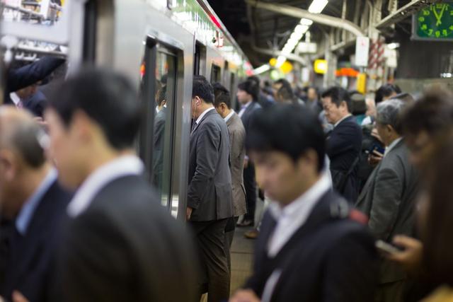 东京突放大招:一周只上四天班,就能挽救日本的人口危机?