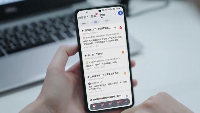 脉脉高聘数据:非技术人才涌向海外,新能源汽车行业求职竞争加剧