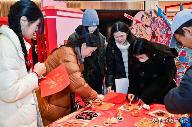 田嘉瑞空降，良品铺子 “非遗” 年货盛宴来袭