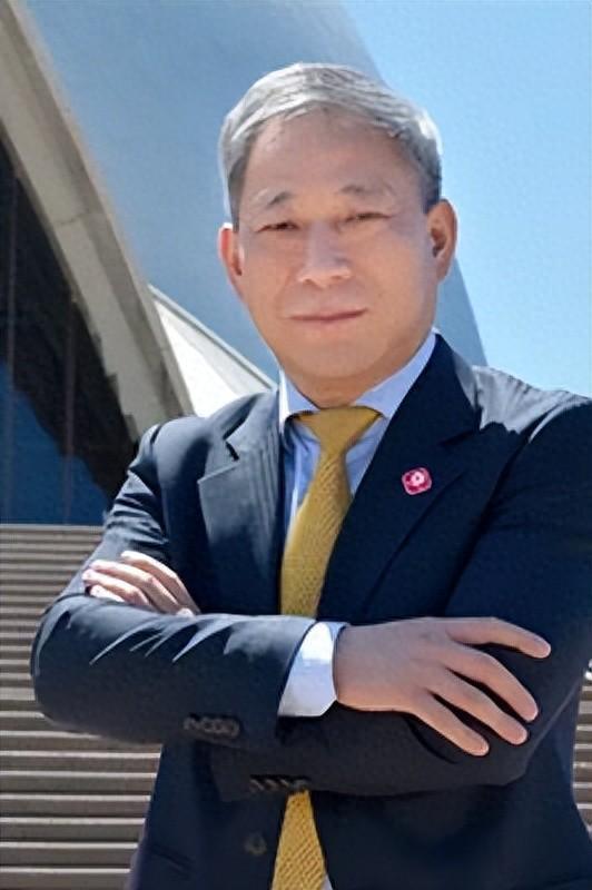 “狂人”严介和家族企业又被执行!子女坐拥千亿元财富