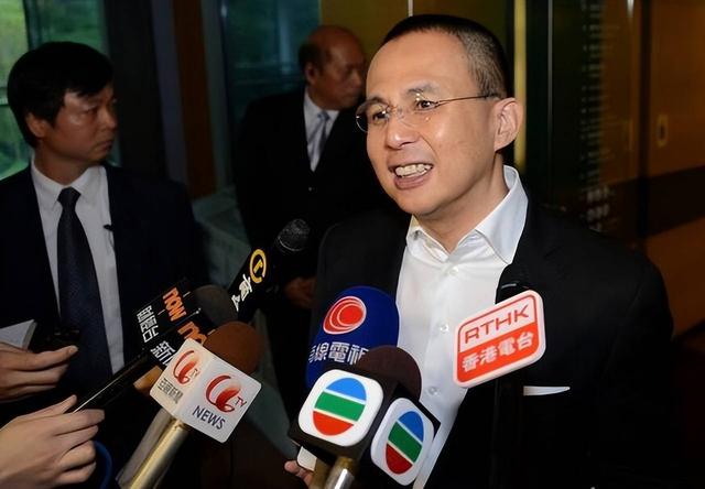 喜提龙凤胎!58岁小超人李泽楷再当爹,93亿抛售资产偏宠新欢?