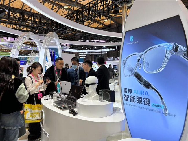 雷神科技首次亮相2025上海眼镜展，携手汇鼎眼视光集团开启智能新篇