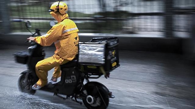 给骑手买社保,只因资本大发善心?