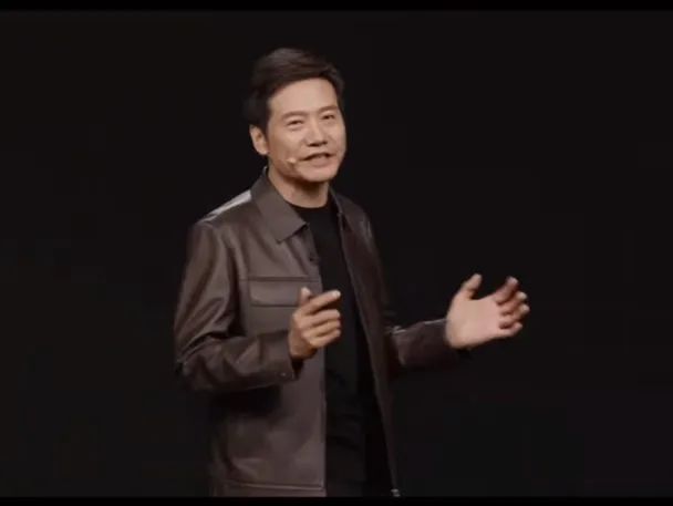 穿皮衣抄黄仁勋?雷军回应了
