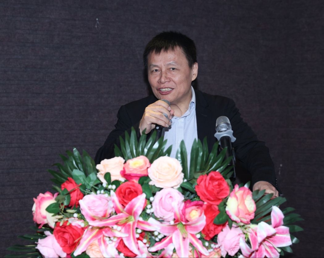 男嘉宾.jpg