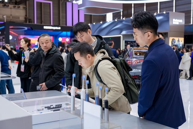 重新定义智能口腔护理!usmile笑容加U7 Pro黑科技震撼AWE2025