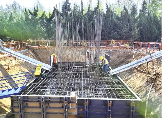 龙烟市域铁路迎来重大节点:臧家特大桥首个承台成功浇筑
