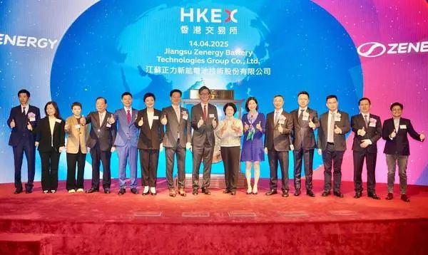 曹德旺妹妹IPO敲钟，港交所CEO陈翊庭捧场