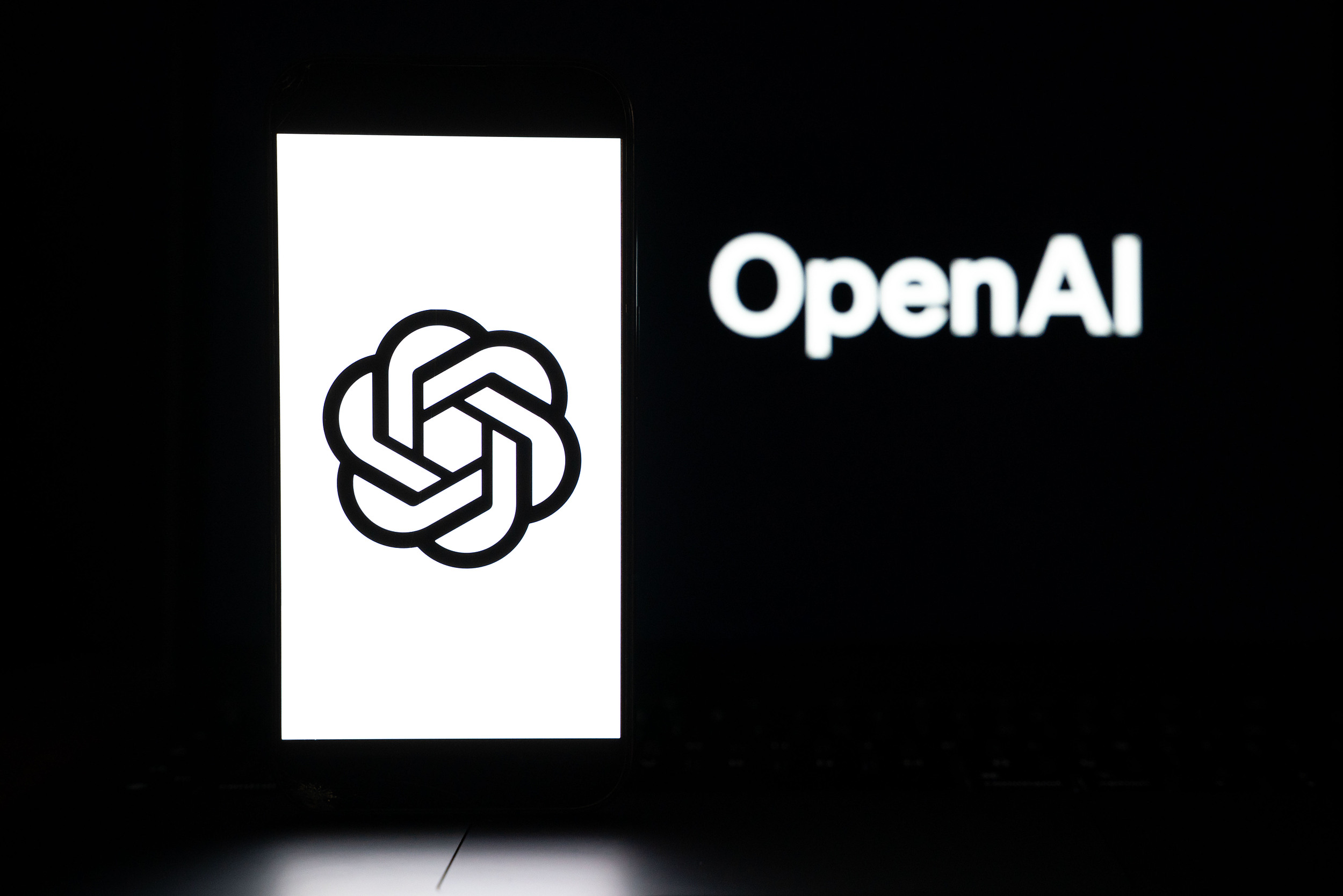 激烈竞争下OpenAI发布最新推理模型，新增图像思考、工具使用能力