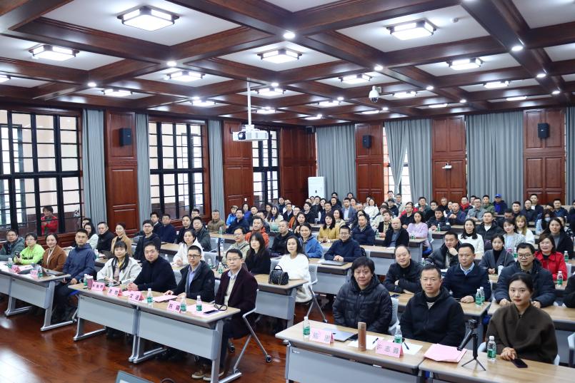 医疗行业专家及企业代表齐聚一堂，共就DeepSeek在医疗健康领域的应用实践与潜力展开交流