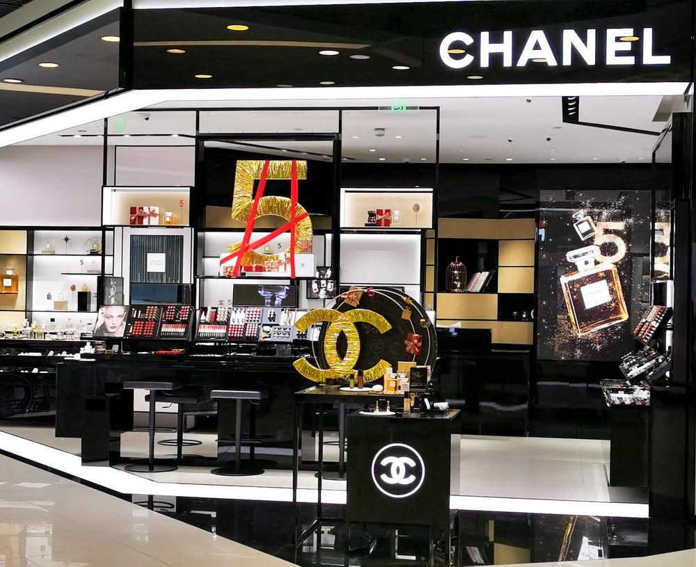 香奈儿涨价难阻业绩下滑：去年收入下跌5%跑输LVMH，营业利润大降三成