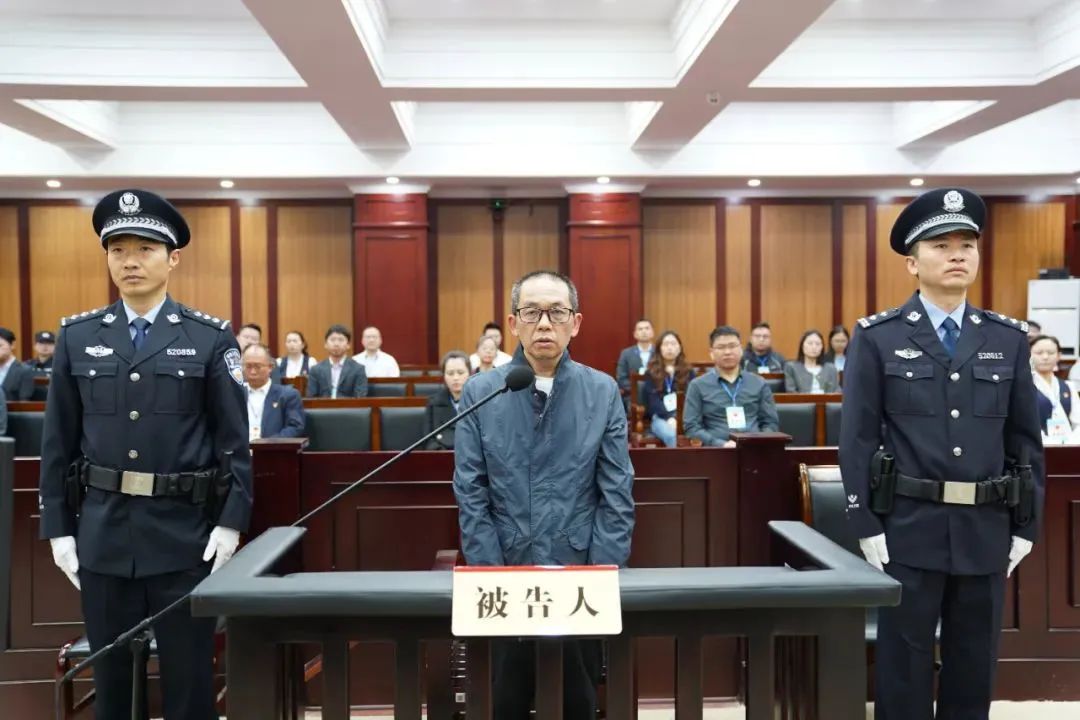 被控非法受贿逾4437万元!中信银行资管中心原副总裁罗金辉受贿案一审开庭