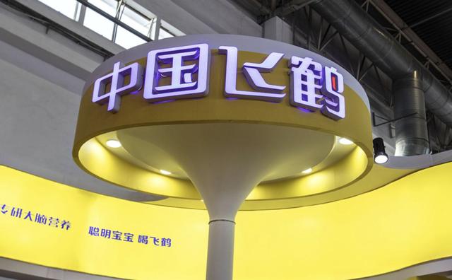 飞鹤的 "双面镜"：一面炫成果，一面追逐补贴红利？