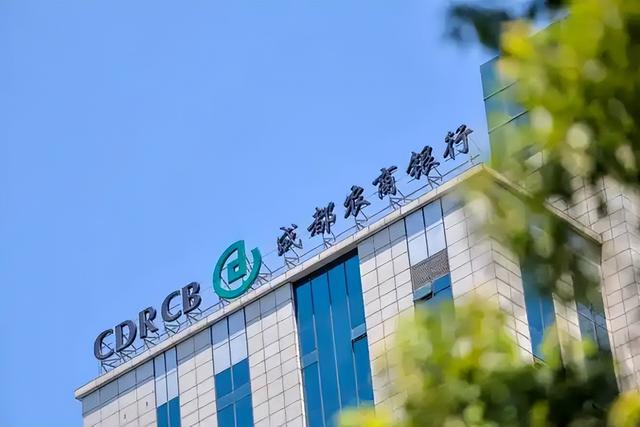 成都金融巨头“换帅”:万亿银行掌门人对调,规模叙事成隐忧