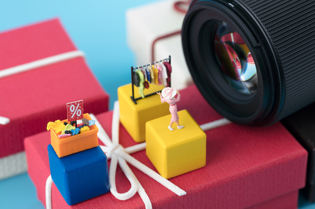 贾乃亮等明星坐镇仍不赚钱，遥望科技半年亏损2个亿，但联合黄子韬卖的卫生巾爆单了