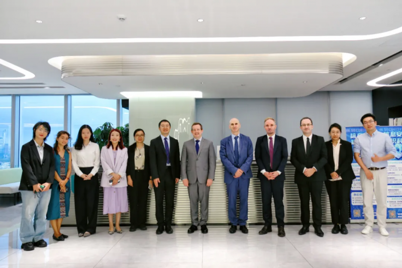法国驻华大使代表团走进文远知行：试乘自动驾驶车辆，了解在法合作进展