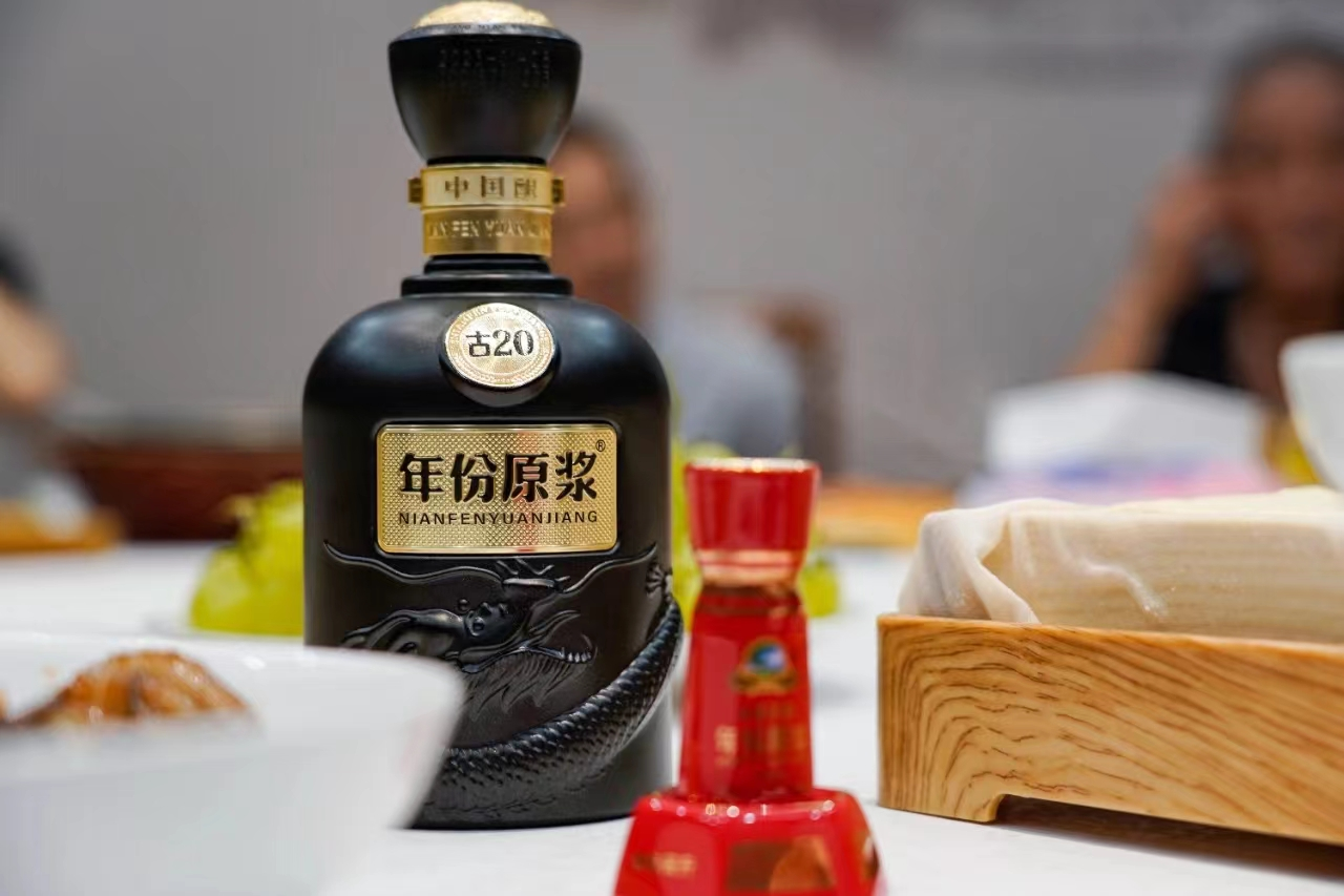 古井贡酒：战略定力筑牢渠道壁垒，全国化与次高端双轮驱动