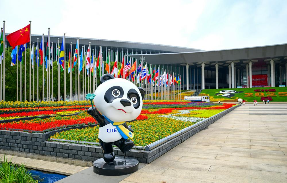 进博会共赢效应拉满,叮咚买菜、盒马、来伊份等零售企业开启“豪购”模式,多个采购大单落地