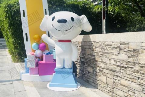 刘强东重返乌镇：建议技术垄断企业收90%重税