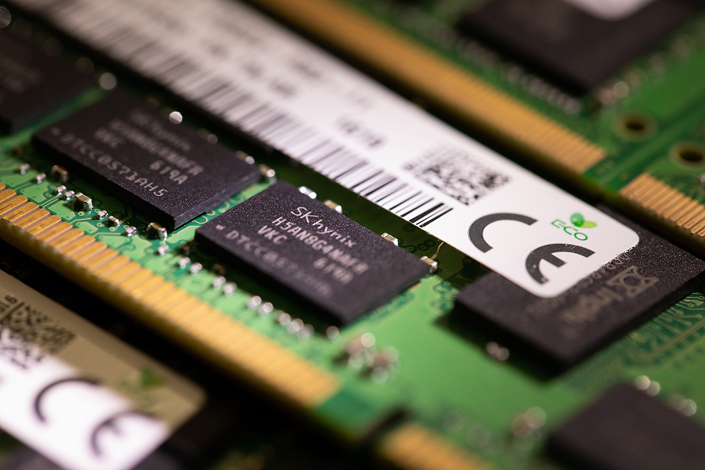 暴涨150% ，内存供应紧致经销商“趁乱抬价”，谁在制造 “存储恐慌”？