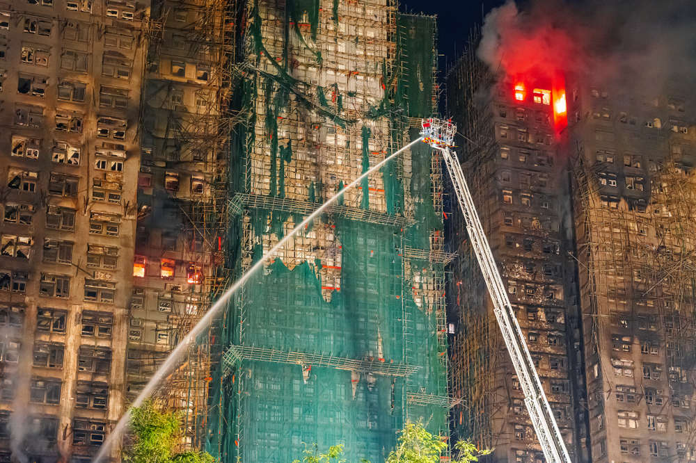香港火灾94人遇难拷问竹棚安全，已商讨推进以金属棚架取代
