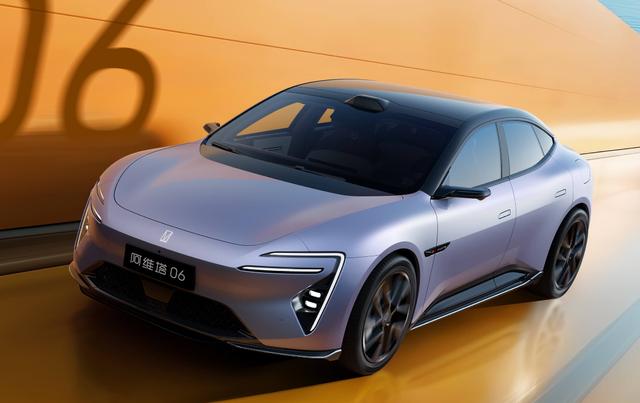 补贴退坡前夜，“国家队”一手托举的阿维塔终于赴港闯关