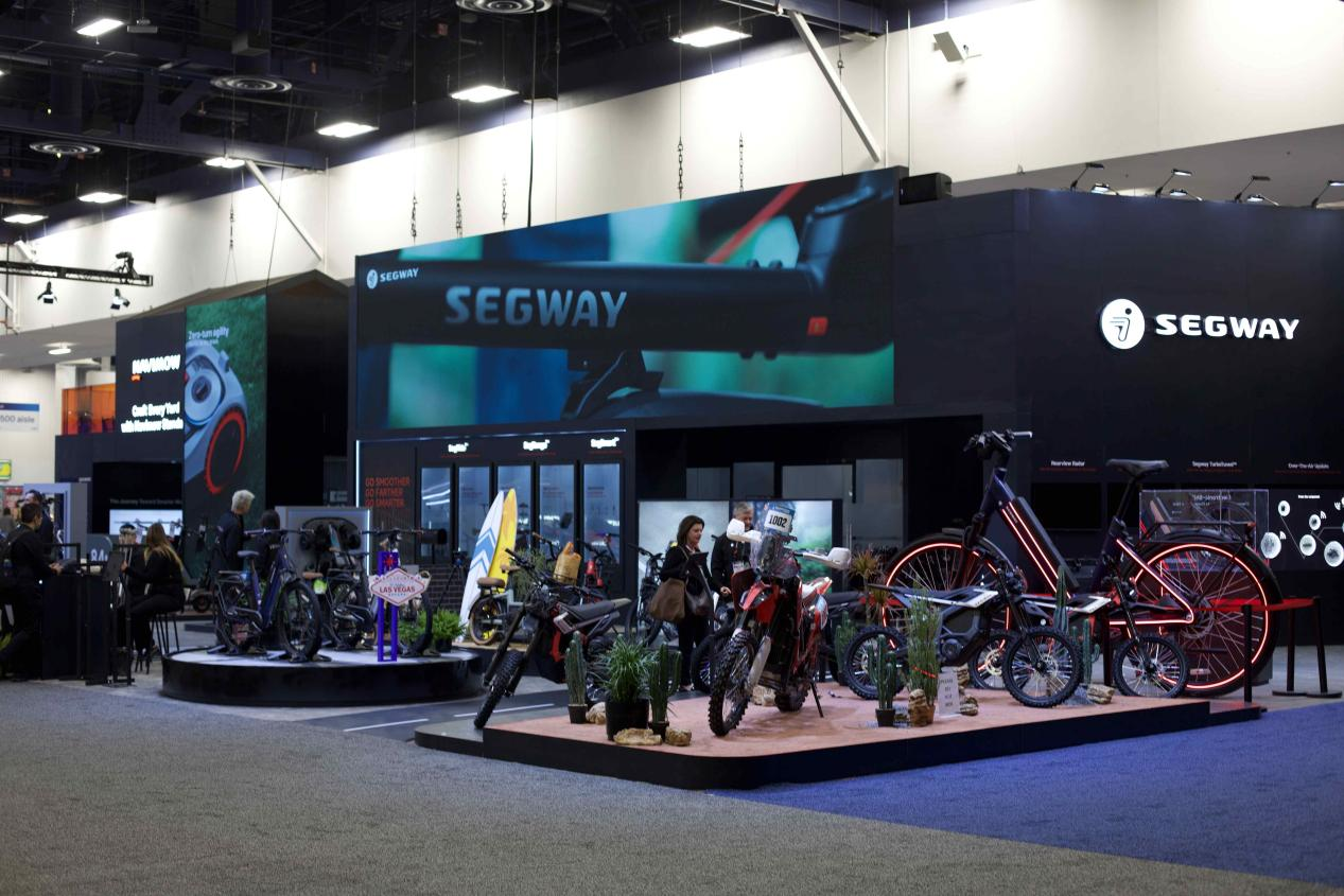 从CES 2026看九号公司创新实力:新款E-bike断代领先,割草机器人五大新品矩阵亮相