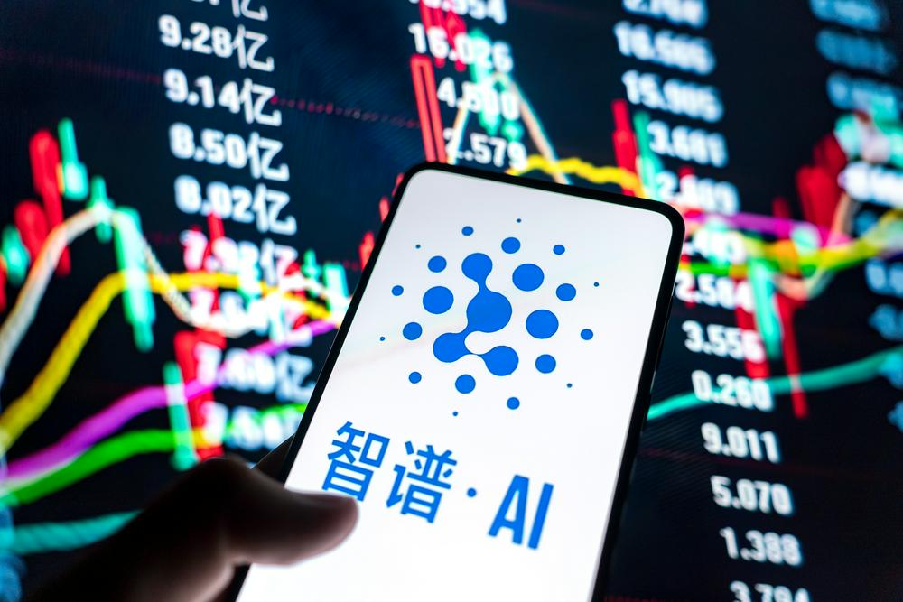 “全球大模型第一股”智谱首秀：早盘涨超7%市值破548亿港元，唐杰内部信预告新一代模型