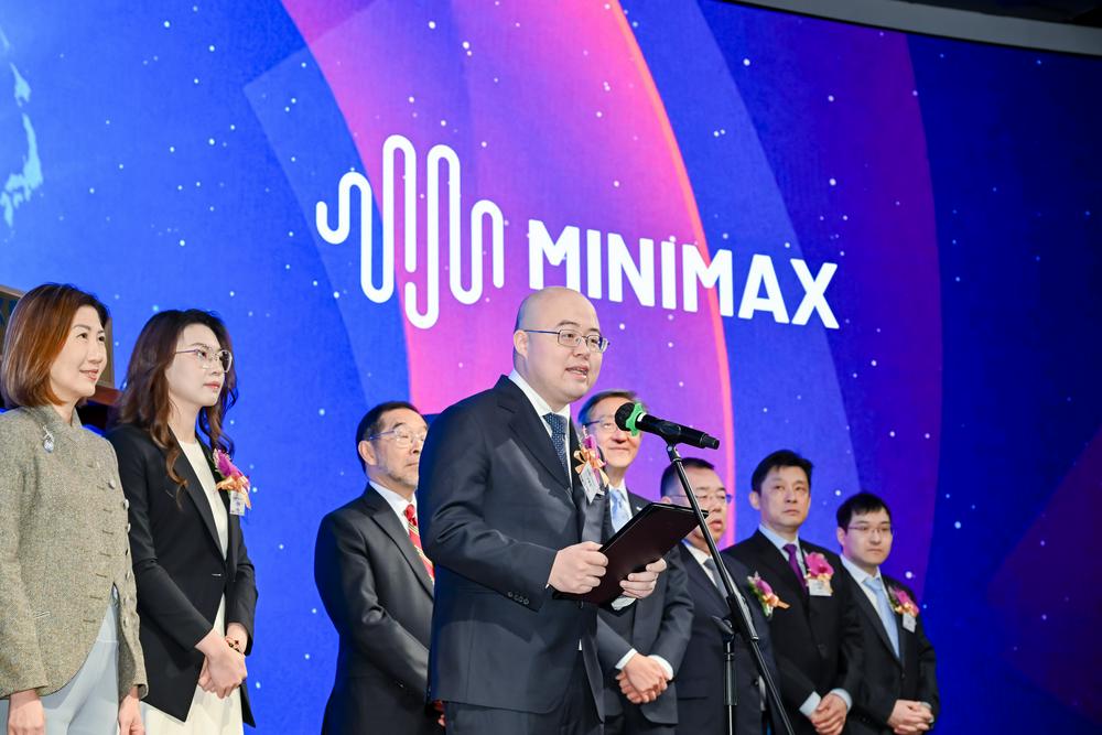 第二只“大模型股”港股敲钟：MiniMax首日高开42.6%，市值超智谱破852亿港元