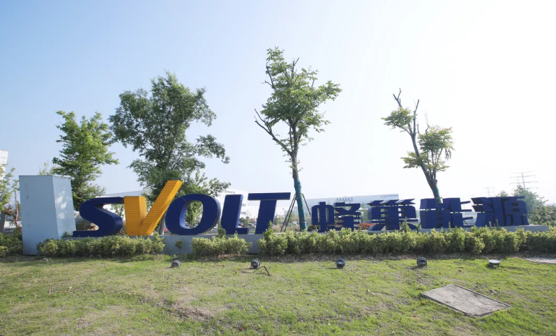 蜂巢能源的创新与真诚：进窄门，行远路，见微光