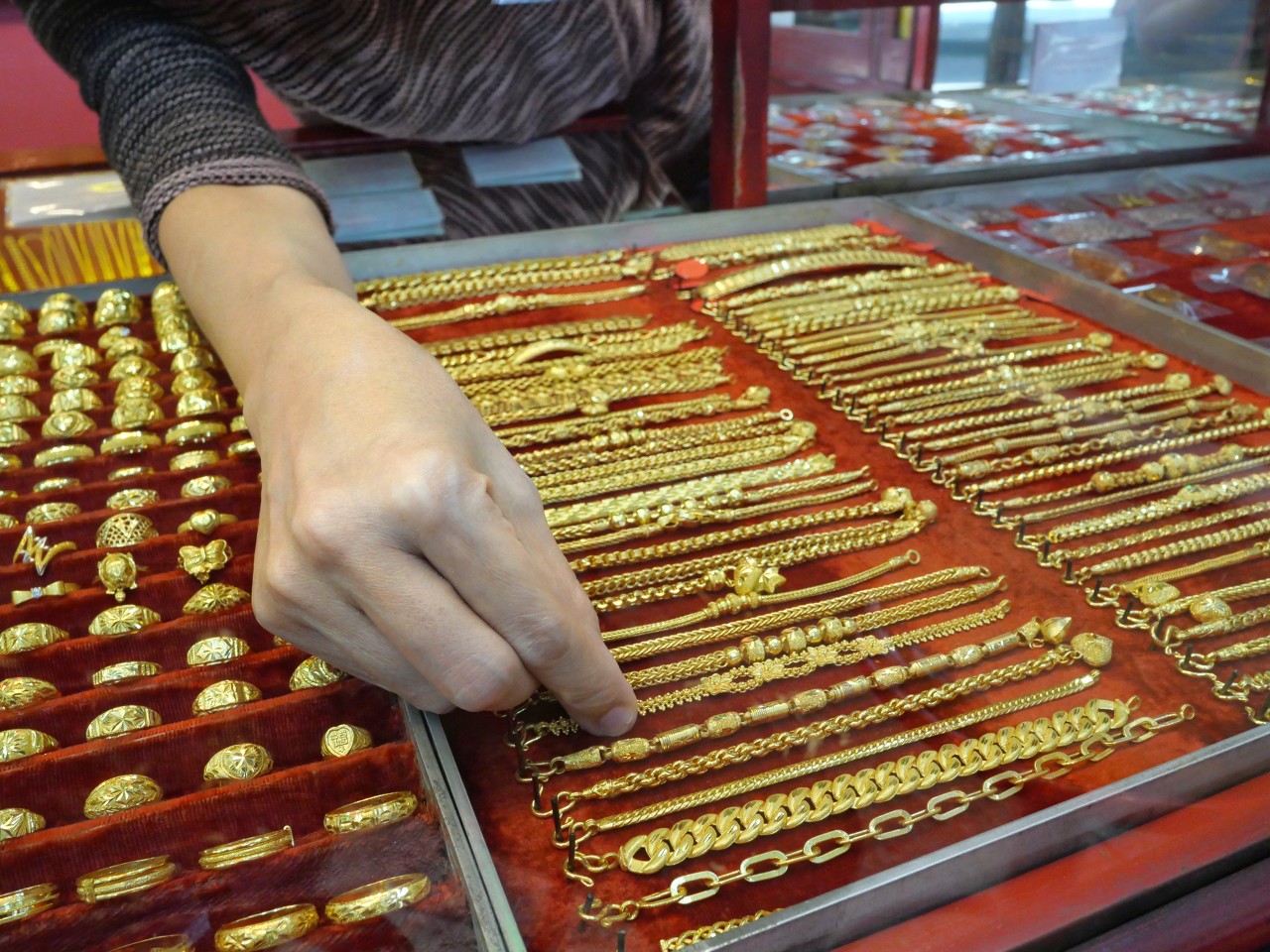 贵金属狂飙，山东黄金等股价创新高！花旗：3个月内金价冲5000美元- 古东管家