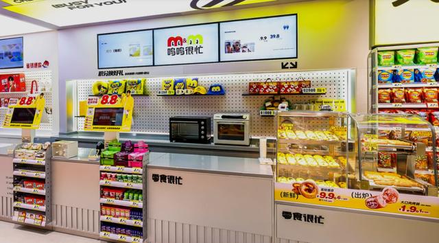 “小孩哥”把鸣鸣很忙捧上市，下一步呢？