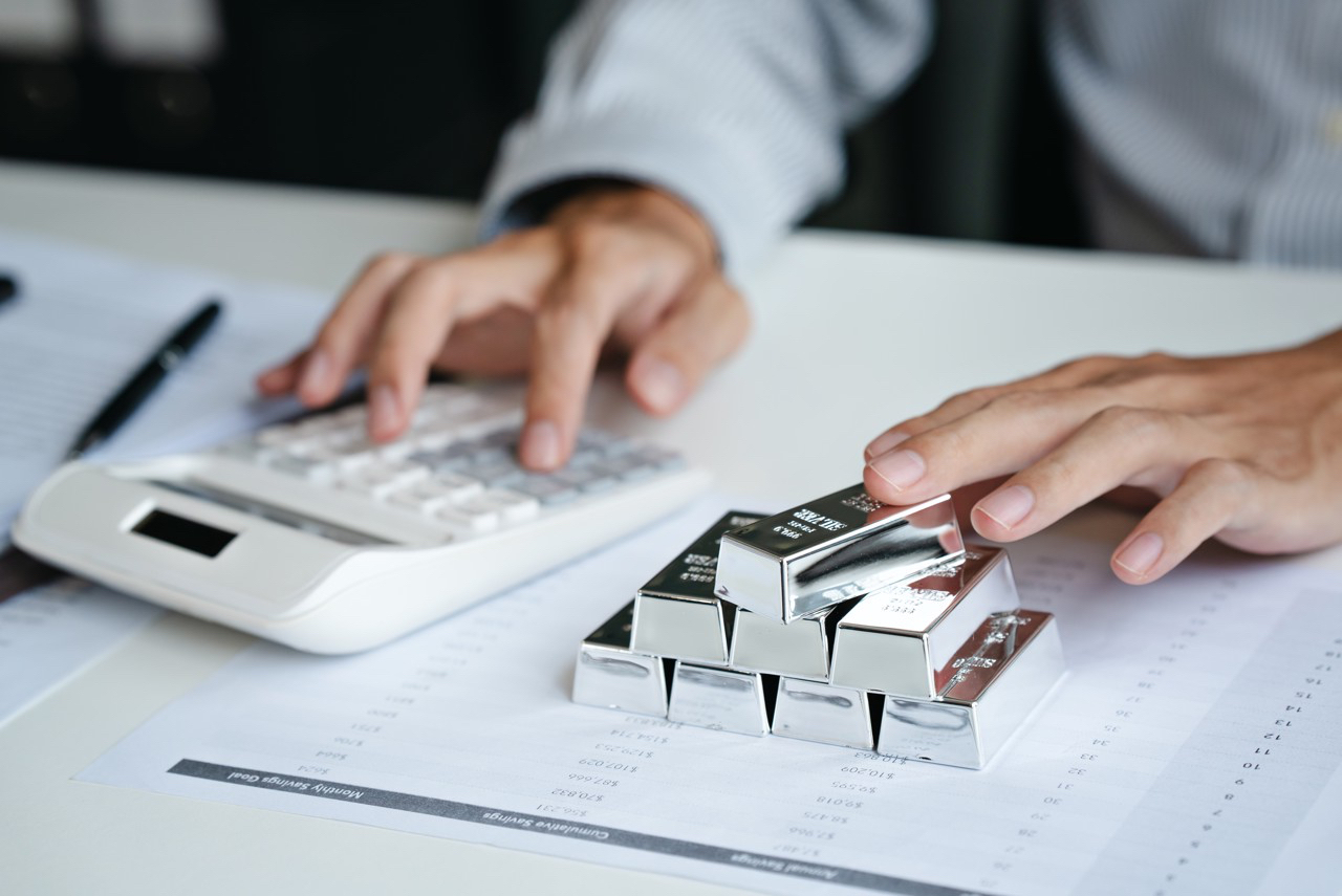 超1800万手封死跌停板，国投白银LOF悬了！溢价仍超40%，还有人进场吗