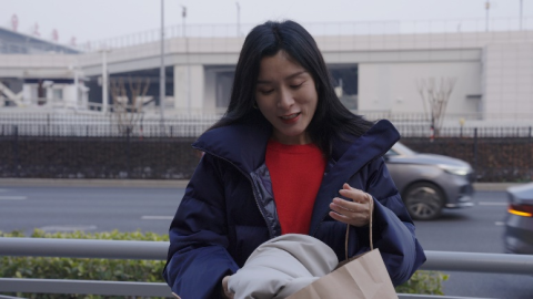 那些马不停蹄回家的人，行囊里都有一件优衣库