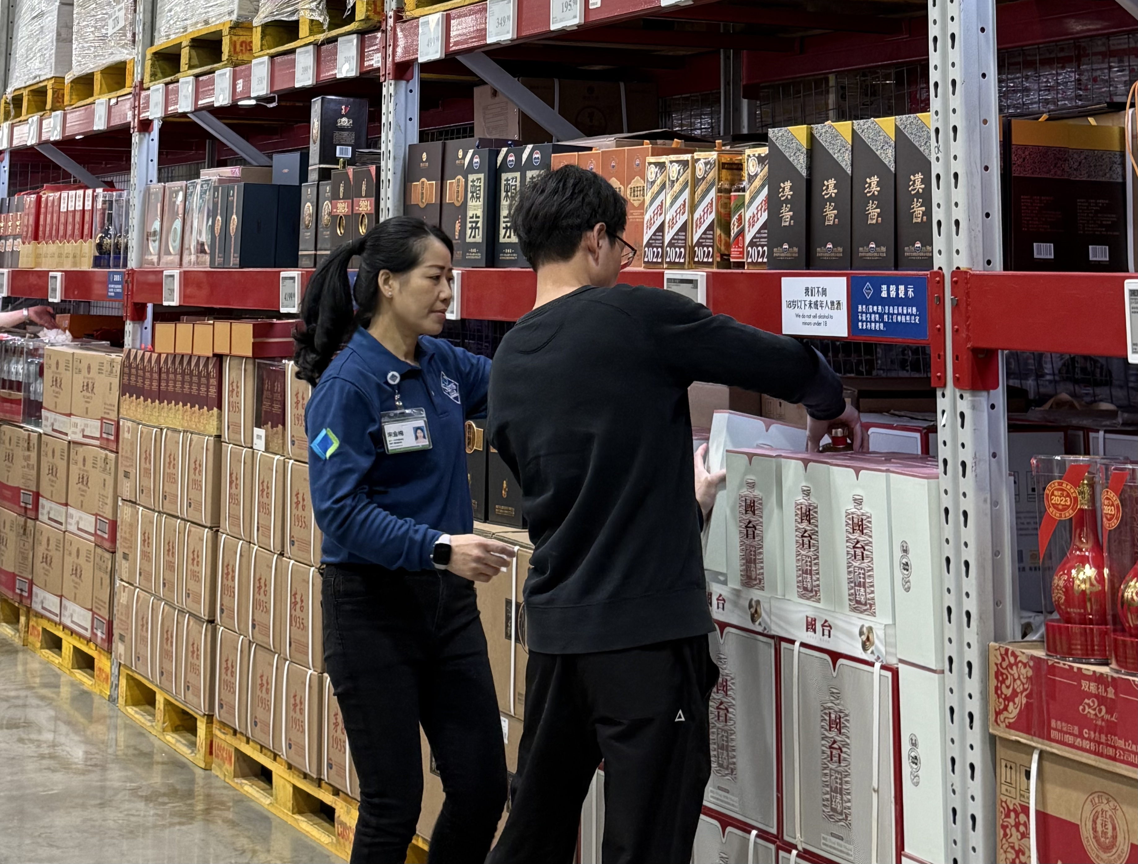 春节档白酒打响“以价换量”战：消费者在山姆囤茅台，销售21分钟开出万元大单