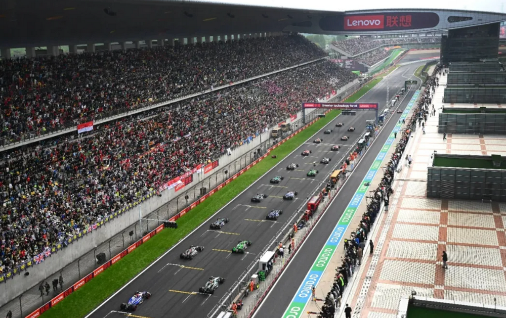 F1点燃上海赛事经济：330元到42800元门票全售罄，周边多家酒店一房难求
