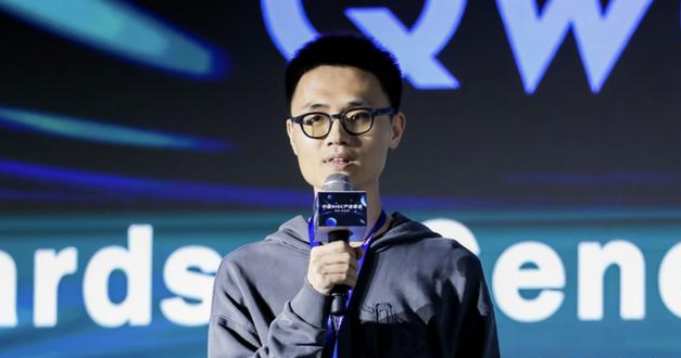 阿里港股再度大跌！CEO回应林俊旸离职，此前马斯克点赞千问，小摩表示担忧