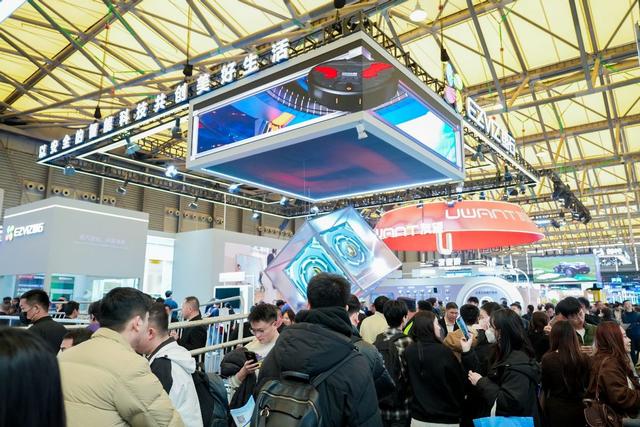 萤石Stella星辰系列震撼发布！全球首创双擎双热活水洗地